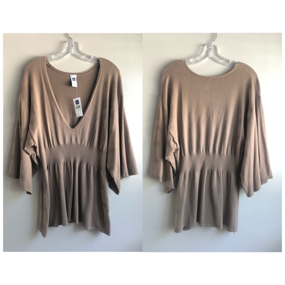 GAP Women’s Sweater V-Neck tan  short sleeve